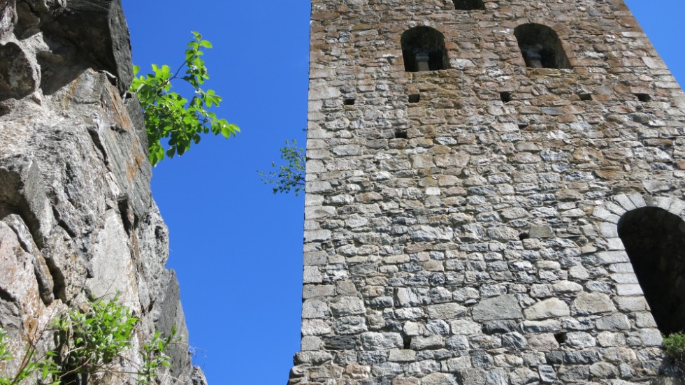 S:t Pers kyrkoruin var tidigare farlig att gå in i på grund av rasrisk. Nu är 1100-tals ruinen restaurerad och säker att kliva in i, igen.