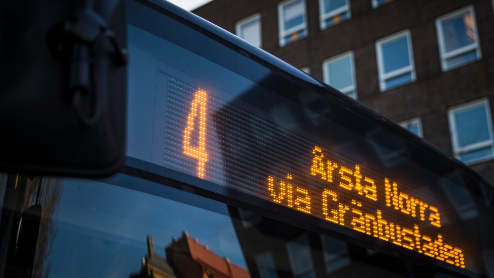Chauffören i buss 4 på väg mot Årsta utsattes för misshandel på tisdagskvällen.