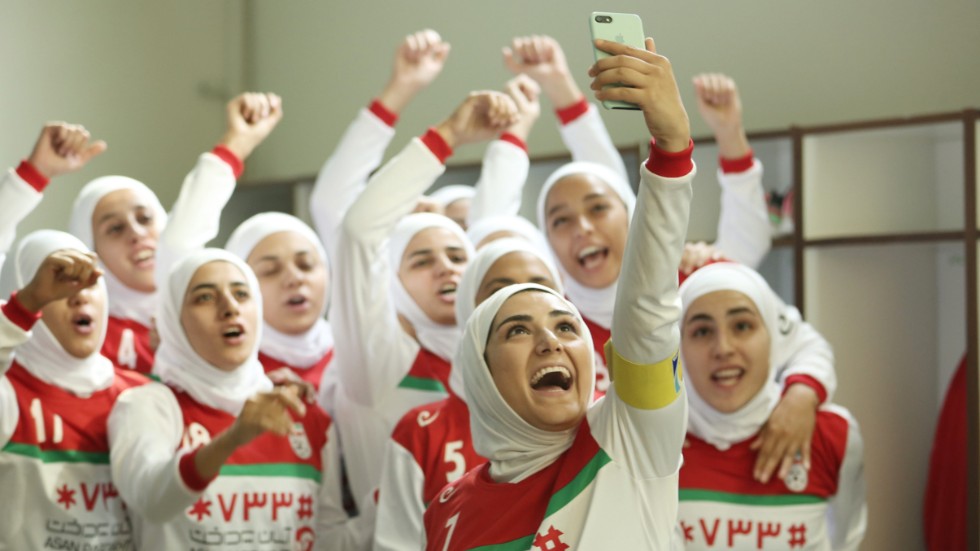 Filmen "Rött kort" handlar om det iranska damlandslaget i futsal. 