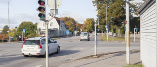 Trafikljusen ännu ur funktion i stor korsning