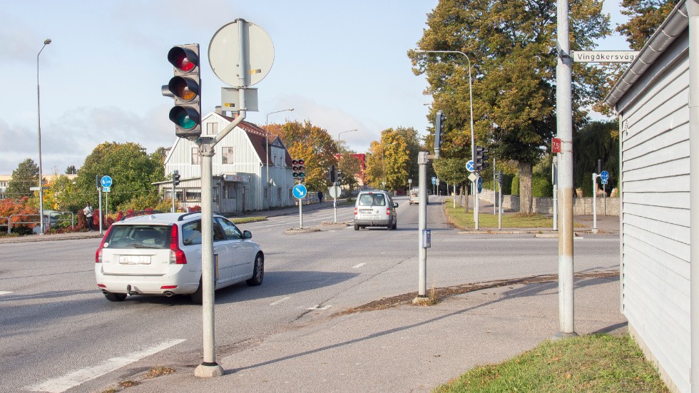 Trafikljusen i korsningen Vingåkersvägen/Oppundavägen/Västgötagatan är släckta sedan i förra veckan.