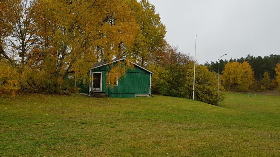 Här på Mårsängsområdet i Grebo, där den gröna skidstugan står vill Håkan Johansson bygga fyra marklägenheter med äganderätt för äldre. 
