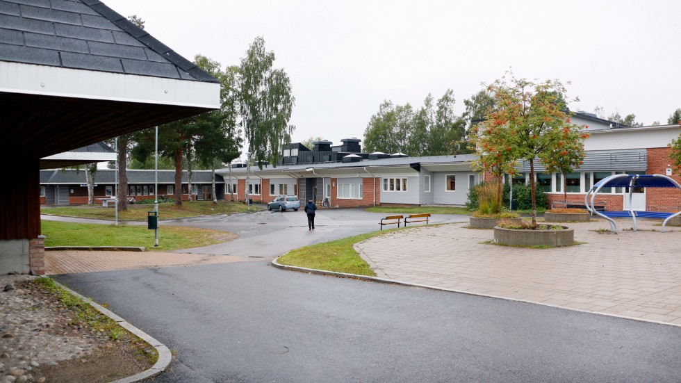 Tre klassrum på Porsnässkolan ska utrymmas när fuktskador ska saneras. Under tiden, 3-4 veckor, flyttar delar av undervisningen till tomma bank/postlokaler på Porsnästorget. (Arkivbild)