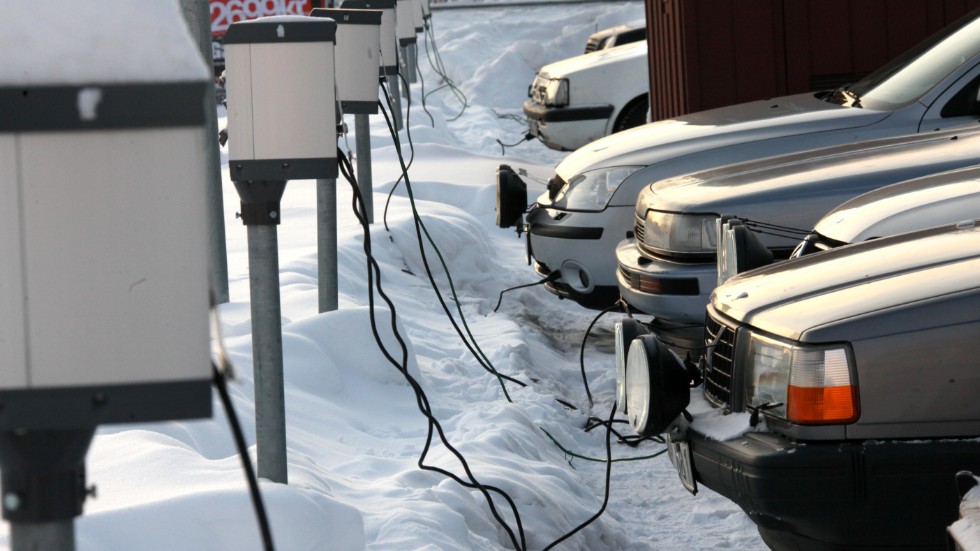 I Norrbotten finns ett väl utbyggt nät av motorvärmarstolpar, stolpar som nu kommer väl till pass när elbilarna blir allt vanligare. 