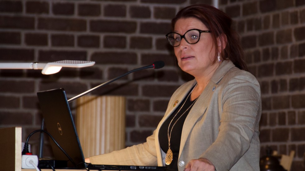 Linda Frohm drar Moderaternas, Centerpartiets och Liberalernas gemensamma förslag Kalix Vision 2030.