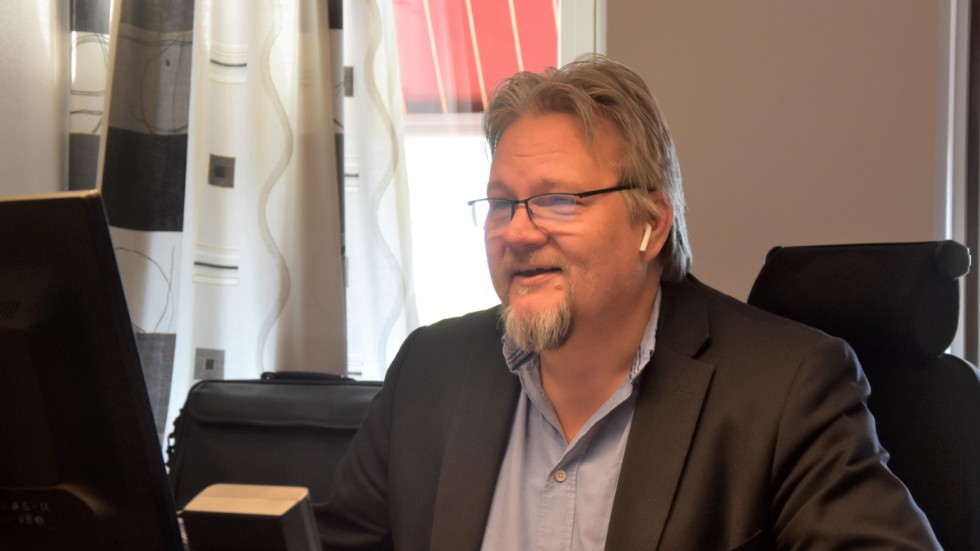Telefonen går varm hos Stefan Andersson, chef för tillväxtenheten i Jokkmokk.