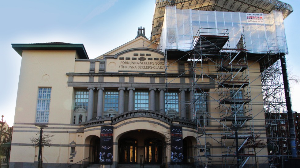 Norrevo räknar med att arbetet med att återställa teatern efter branden kommer avslutas i januari.