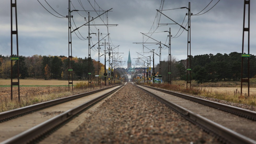 Tåget går till Linköping. Men hur snabbt? Och på vilken sorts bana? Kristdemokraternas partistyrelse vill inte längre vara med på höghastighetssatsningen.