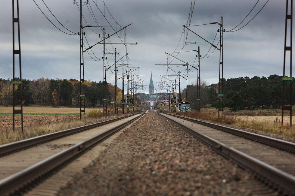 Tåget går till Linköping. Men hur snabbt? Och på vilken sorts bana? Kristdemokraternas partistyrelse vill inte längre vara med på höghastighetssatsningen.