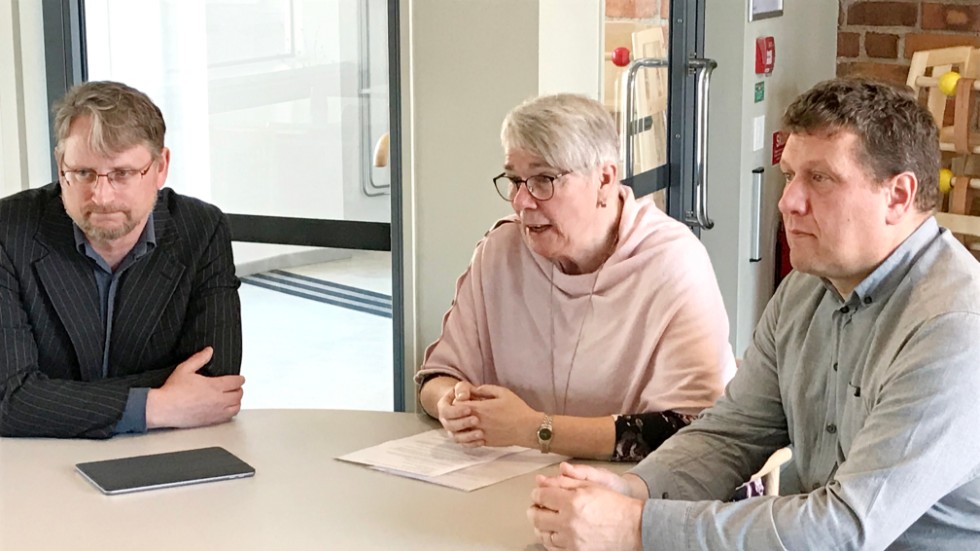 Region Sörmlands politiska majoritet, Jonas Lindeberg (Vård för pengarna), Monica Johansson (S) och Mattias Claesson (C), har gjort en helomvändning om patientavgifterna i primärvården.