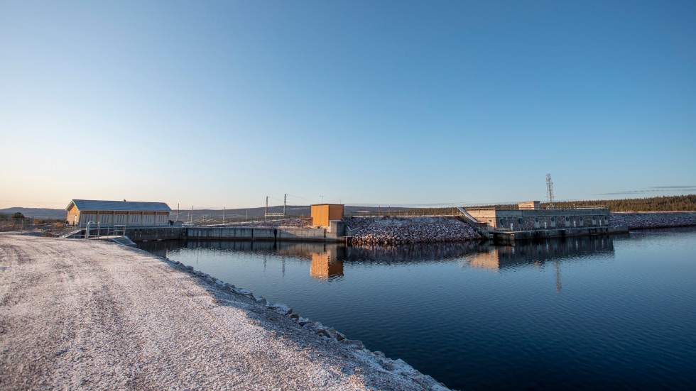 Harsprånget är Sveriges största vattenkraftverk rent effektmässigt och producerar varje år omkring 2200 GWh per år.