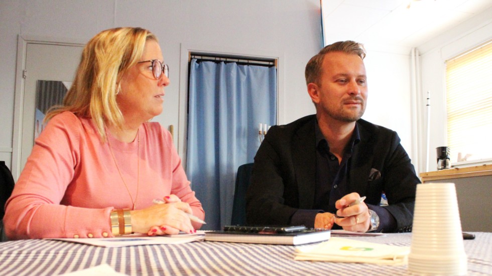 Malin Sjölander (M) och Jimmy Loord (KD) vill gasa och bromsa i sin budget för Region Kalmar län.