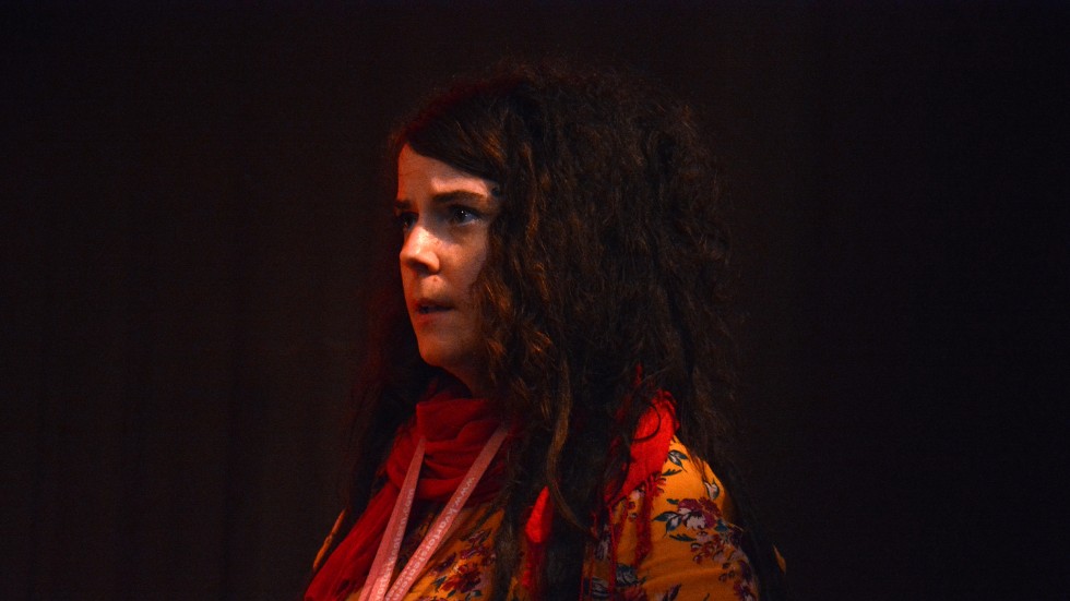 Frida Nyström regisserar föreställningen "Elden".