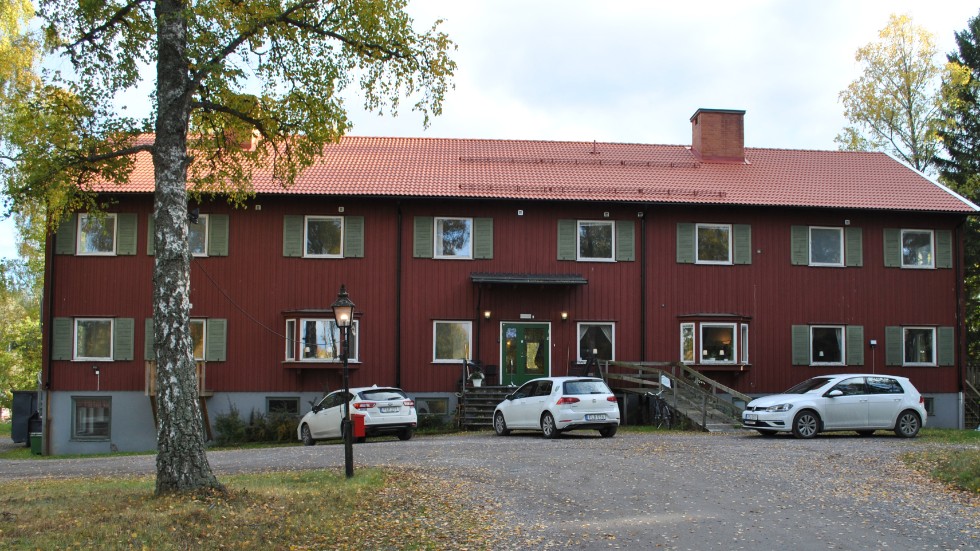 Kontraktsskrivningen angående Björkbacken i Gusum skickades tillbaka till förvaltningen för ny utredning.