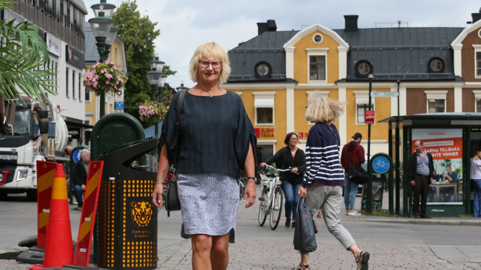 Lena Micko - här på Stora torget i Linköping en sommardag - är en erfaren toppolitiker som nu tar steget in i regeringen. Det  kan bli bra, tror Widar Andersson.