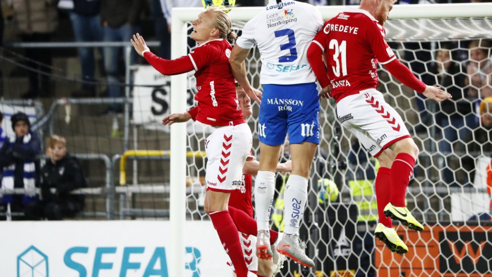 Det gotländska nyförvärvet Henrik Löfkvist har spelat till sig en ordinarie plats i Kalmar FF:s backlinje. För laget har det dock gått tyngre i Allsvenskan.