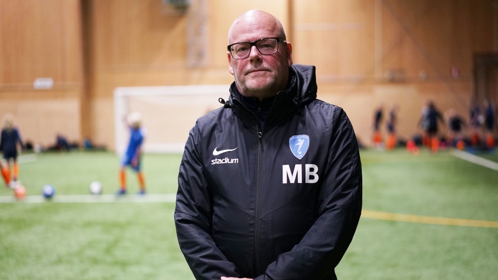 Fotbollsprofilen Michael Bornehav lever för fotbollen. Men nu riktas det kritik mot hur föreningen Stångebro United, som han själv grundat, sköts. 