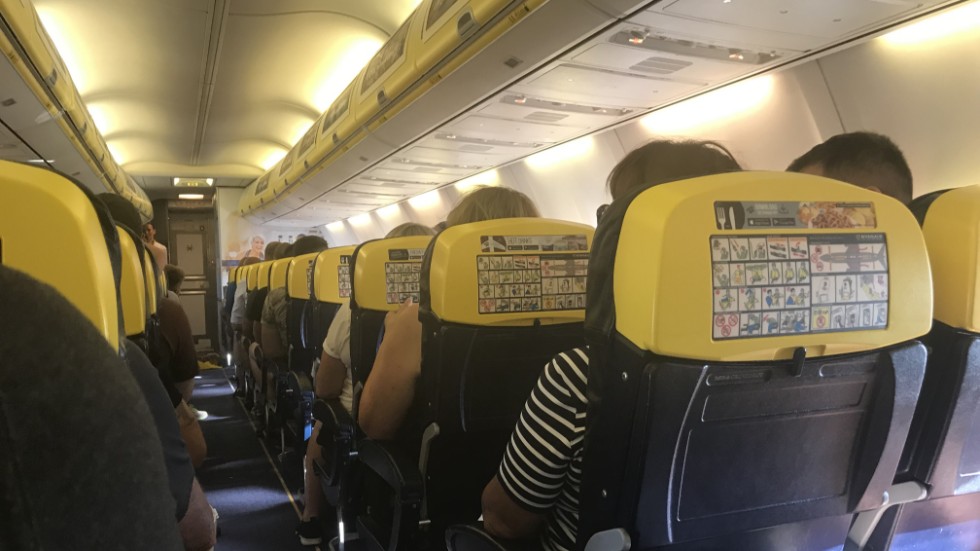 Över hundra personer i kabinpersonalen blir drabbade när Ryanair lägger ner sin bas på Stockholm Skavsta Flygplats. 