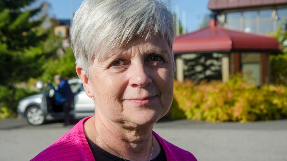 Socialchefen Carina Ylipuranen skriker efter nya familjehem i Övertorneå.
