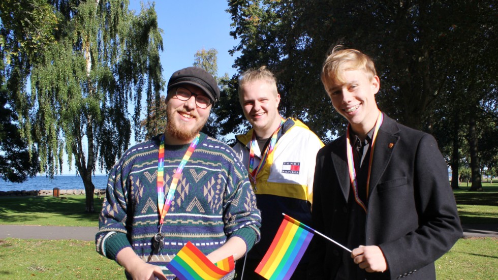 Kompisarna Johannes Melander, David Gabrielsson och Axel Ottosson fanns på plats under Pride-paraden. 