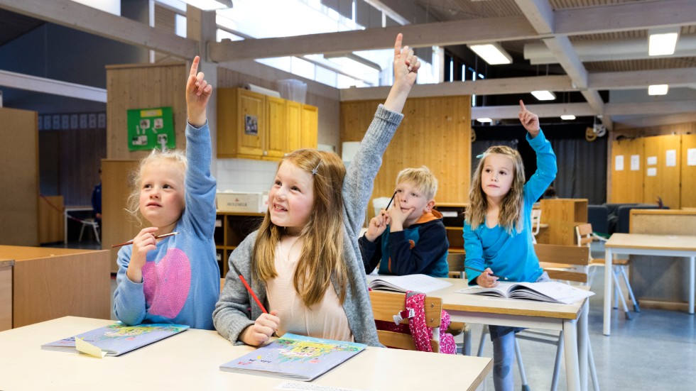 Våra barn förtjänar en skolgång där de får möjlighet att packa ryggsäcken full av kunskap, skriver Jesper Ek (L).