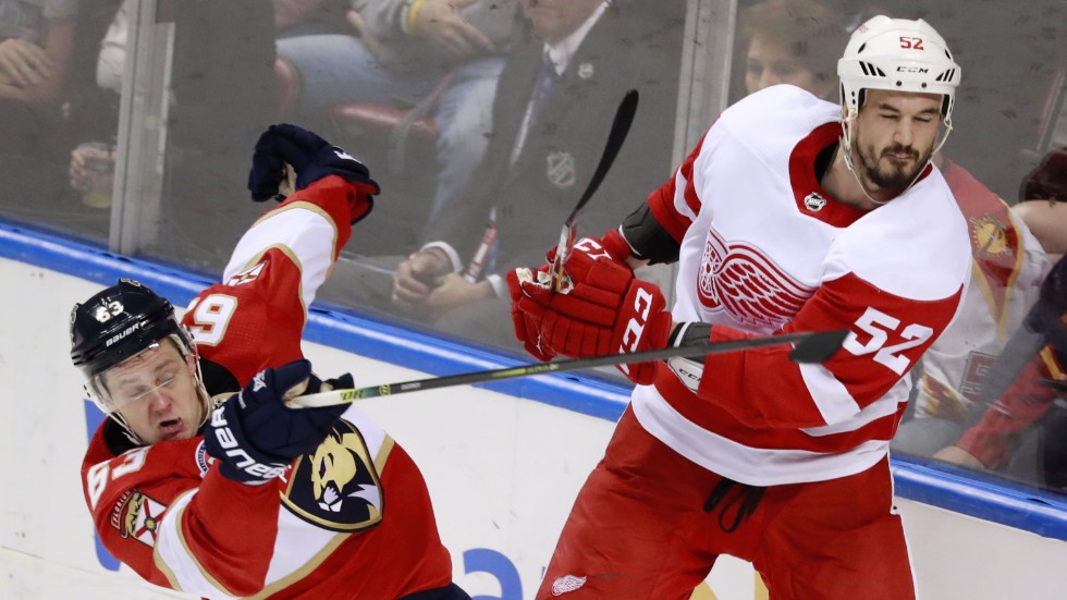 Jonathan Ericsson är skadad inför NHL-premiären mot Nashville.