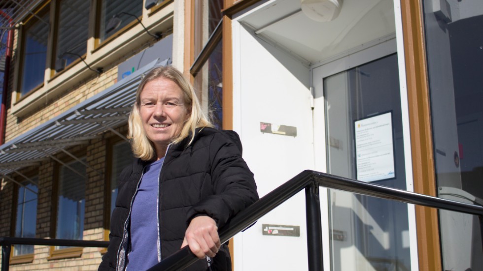 Sörmland vattens presskontakt Helen Sylvefjord berättar att bolaget i nuläget stöttar entreprenören som körde sopbilen som orsakat gasläckan på Norr.