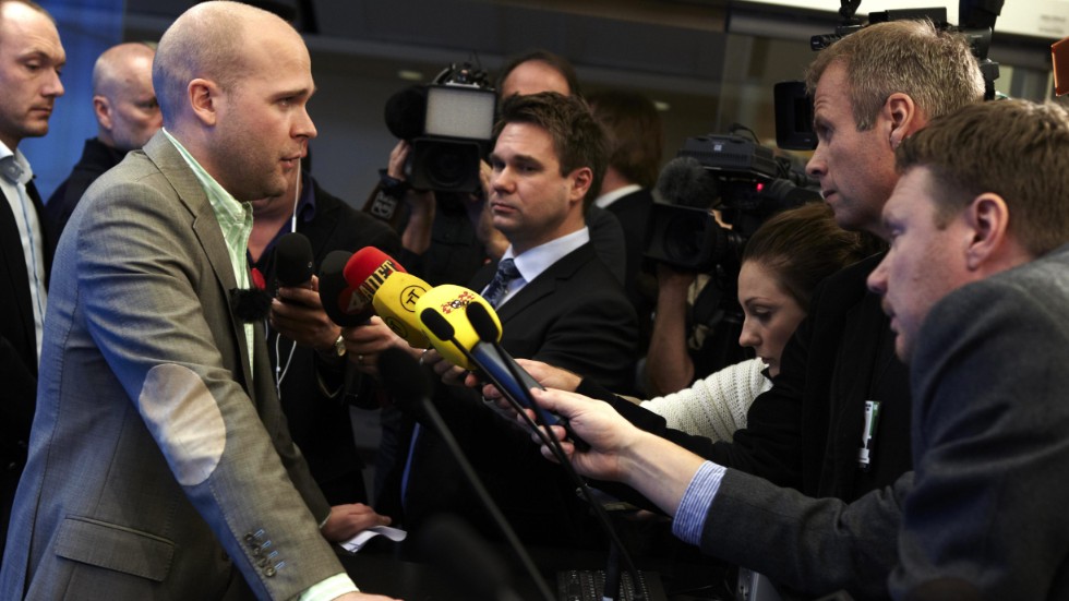 Sverigedemokraternas ekonomisk-politiske talesperson Erik Almqvist avgår efter rasistskandalen på Kungsgatan 2010.