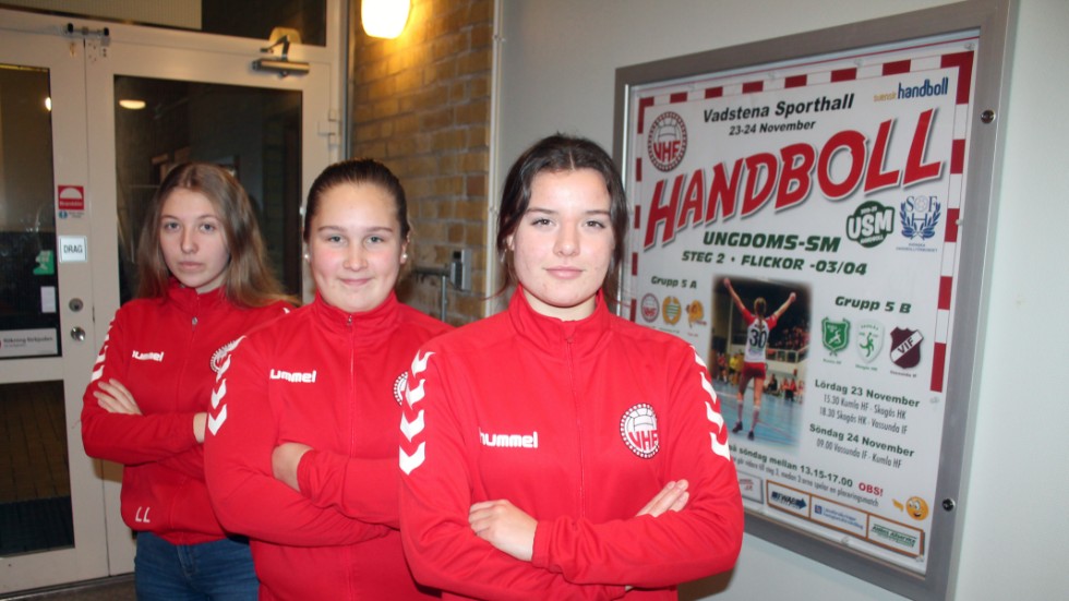 Målvakterna Joline Flink och Alina Ek är tillsammans med niometersspelaren Ellen Johansson laddade för helgens USM-spel i Vadstena sporthall. VHF siktar mot steg tre.