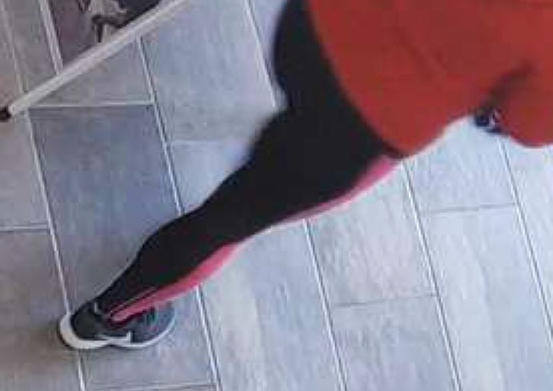 Den 31-åriga kvinnan filmades av en övervakningskamera när hon lämnade gymmet med ett par skor som tillhör en annan kvinna. 