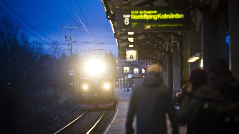 Det är dags att börja arbeta för att öppna upp för fler mindre järnvägsstationer, skriver Martina Johansson (C).