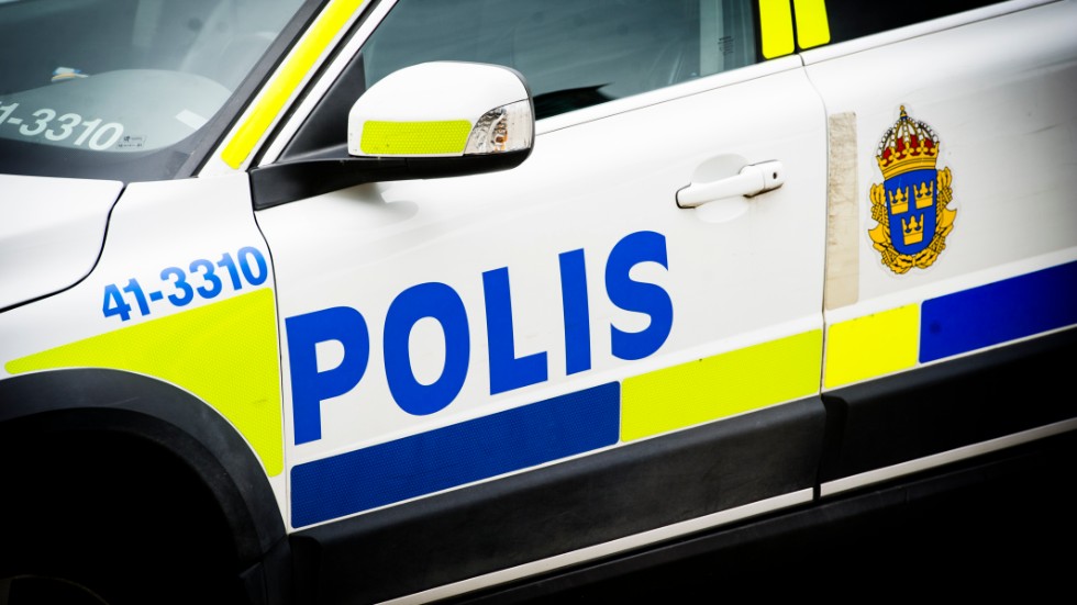 Den aktuella bilen sågs i Björkfors under fredagen. Sedan upptäcktes den under måndagen i Tidersrum. 