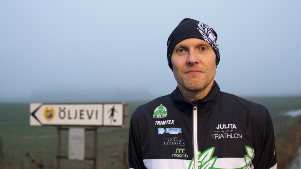 Daniel Eriksson är engagerad i Julita Goif med verksamhet på Öljevi IP. Han menar att barnens spontanidrottande på Öljevis aktivitetsplan hindras av den höga hastigheten på väg 214.