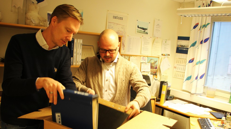 Flyttbestyr in i det sista när Fredrik Norrbom (till vänster) och Anders Andersson förbereder helgens omgruppering.