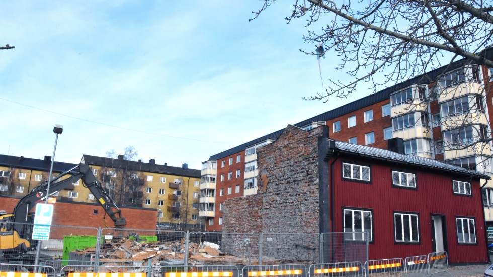 Parkeringar ska byggas där det gula bostadshuset stod på Varvsgatan. 
