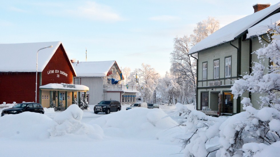 Snödrottningen Elsa och hennes vänner kommer tillbaka i Frost2 som dubbats bland annat till nordsamiska. Filmen kommer visas på mindre biografer, såsom i Jokkmokkk, Vittangi och Kiruna.