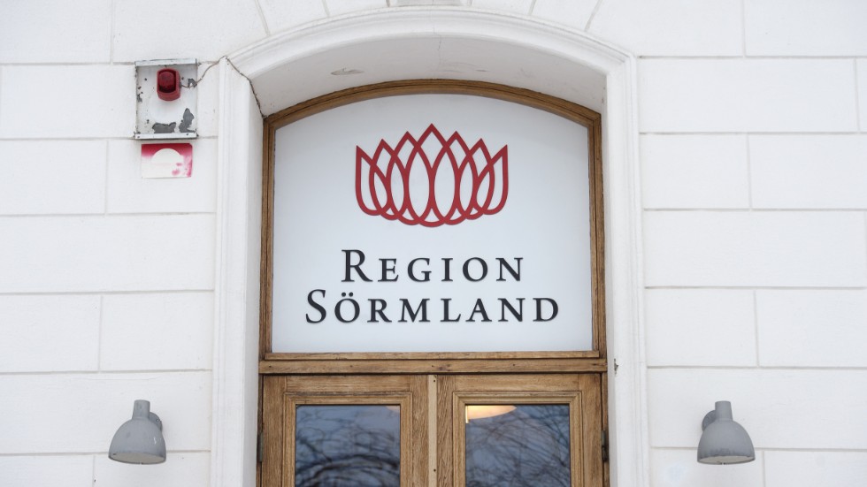 Insändarskribenten tycker att Region Sörmland även ska besparadministrativa tjänster.
