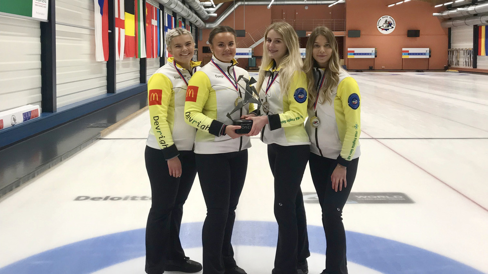 Mjölby AI:s curlinglag bestående av Mikaela Altebro, Emma Moberg, Rebecka Thunman och Emma Landelius.