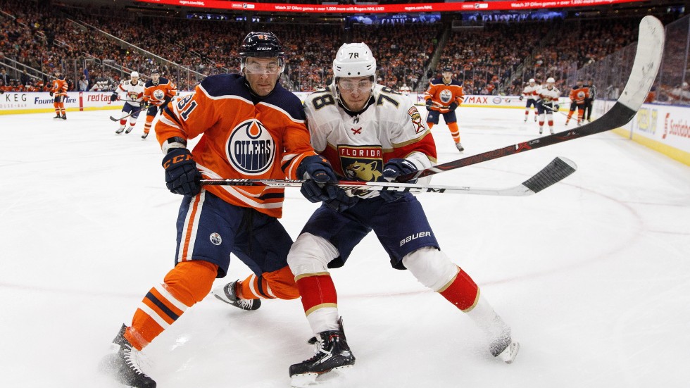 Yohann Auvitu i NHL-laget Edmonton Oilers orange tröja.
