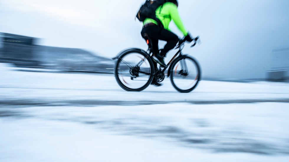 Med välskötta sopsaltade cykelvägar ökar antalet vintercyklister, menar debattörerna.
