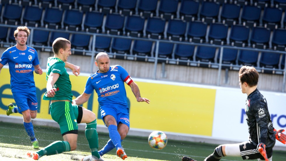 Levon Pachajyan hade Citys bästa läge i matchen mot Umeå.
