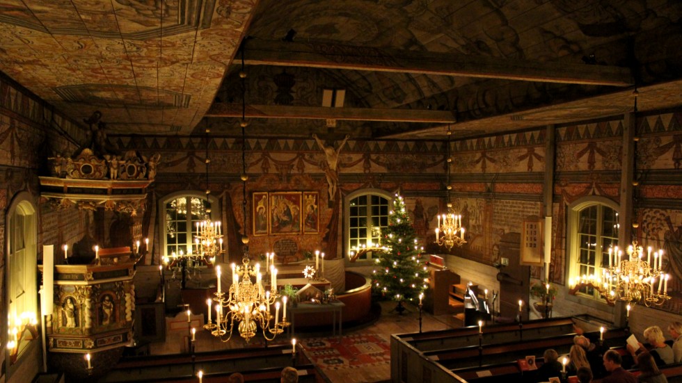Djursdala kyrka lystes upp av levande ljus och 74 personer kom för att delta i julottan. 