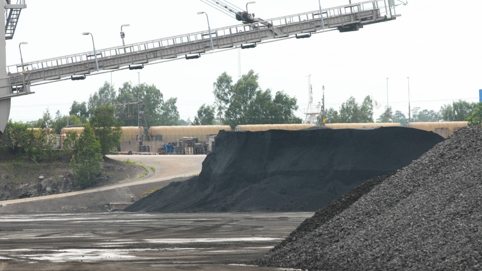Brytningen och frakten av kolet som behövs till masugnsprocessen utgör en stor del av SSAB:s utsläpp. Något som inte alltid syns i redovisningen då det kommer från andra företag i andra länder.