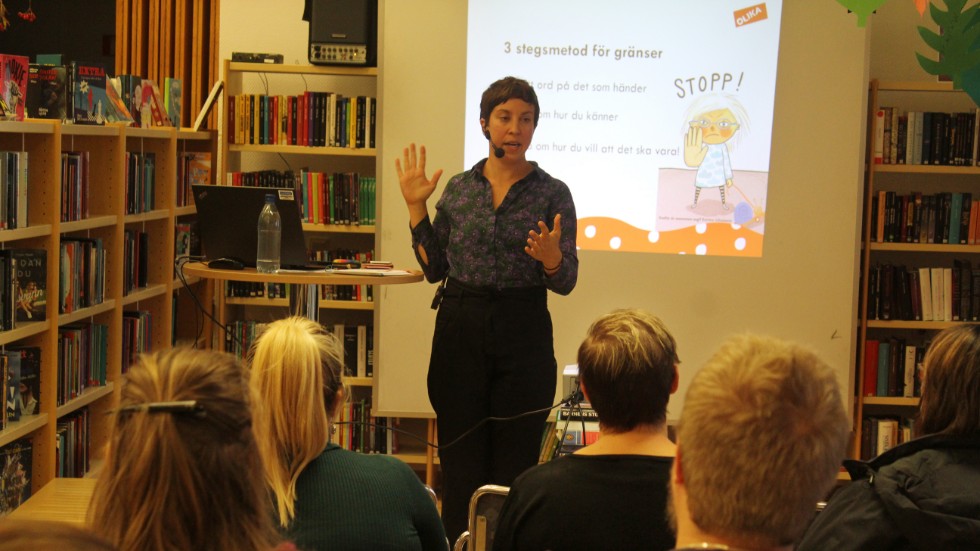 "Säg stopp", sa Kristina Henkel under föreläsningen och gav tre tips på hur man sätter gränser: sätt ord på det som händer, berätta hur du känner och  säg hur du vill att det ska vara.
