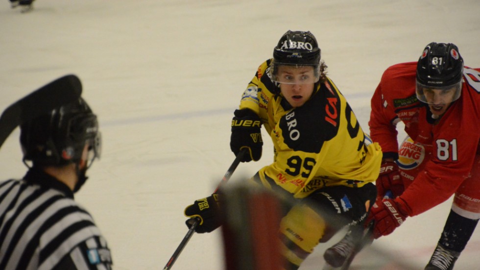 Oscar Gustafsson är klar för ytterligare en säsong med Vimmerby Hockey. 