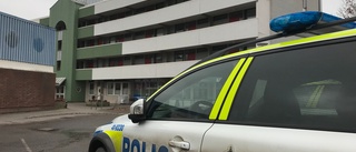 Polisen på plats – bröt sig in i lägenhet