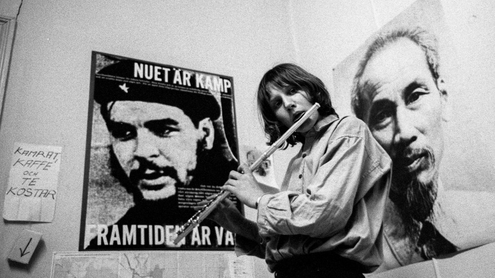 Gunnar Lindstedt (född 1951) var en del av 1970-talets revolterande vänsterrörelse. Som ung tog han jobb i Bofors vapensmedja i hemstaden Karlskoga för att värva arbetare till revolutionen.