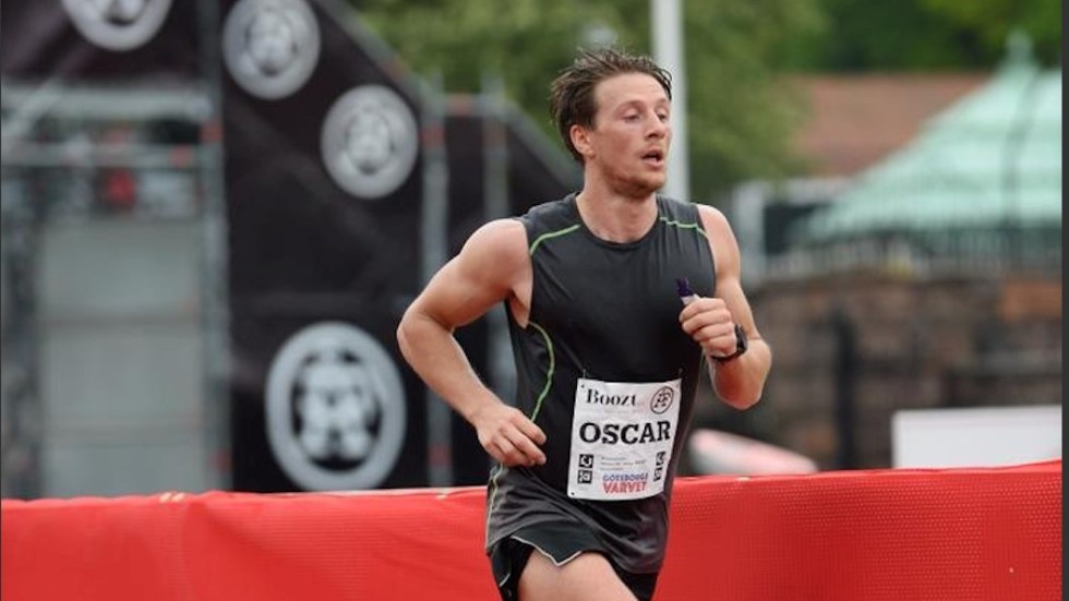 Oscar Pettersson har ägnat sig mycket åt löpning, men just nu är det längdskidåkning som gäller. 