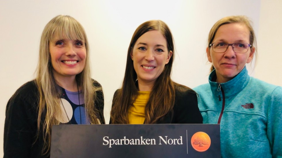 Katarina Ricken och Tanya Hultman representerade Lakafors-Pålmark Byaförening och Alterdalens Bygdeförening som fick 20 000 kr till Alterälvshelgen 2020.