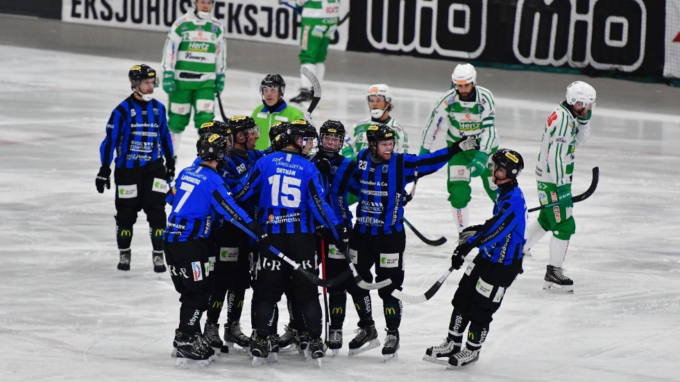 Siriusjubel efter kvitteringen till 2-2 mot Västerås i ABB Arena. Sirius vann sensationellt med 7-6.